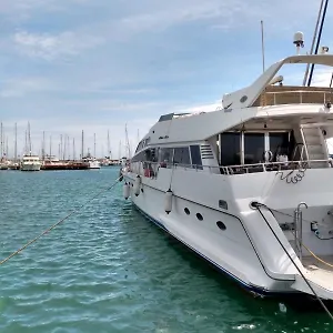 https://the-boathouse.hotelsinnerja.org
